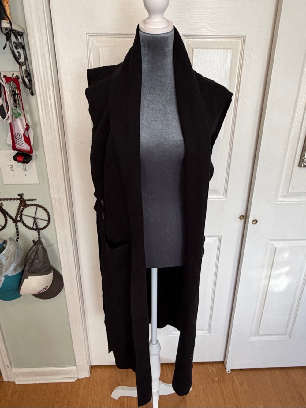 Black Open- side Women's Sleeveless Cardigan Sweater